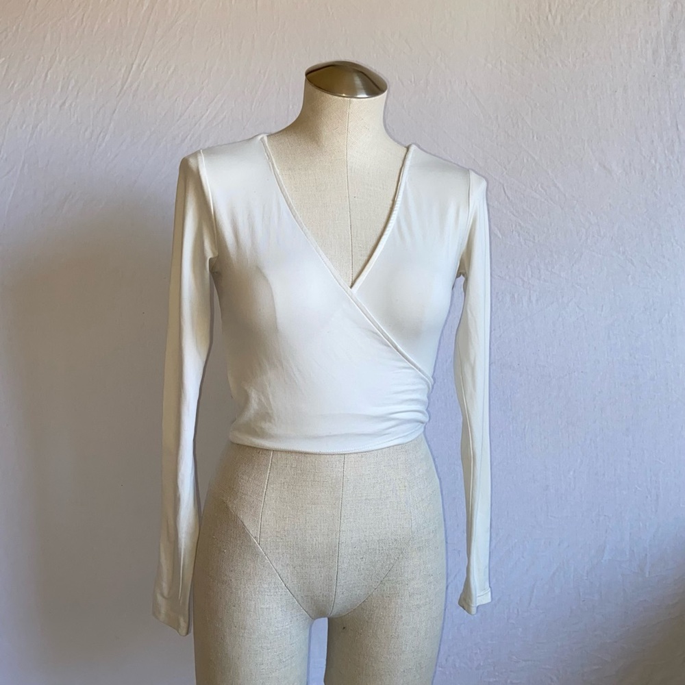 cream cropped wrap top✨